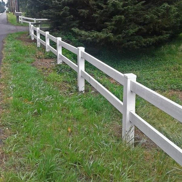 Clôture de ranch en PVC blanc à 2 rails