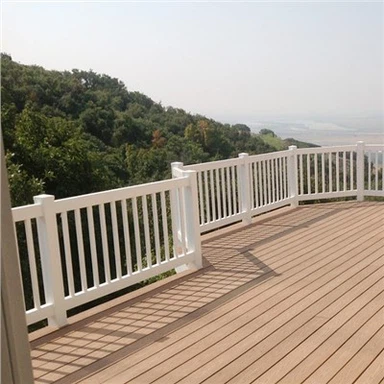 Garde-corps de clôture en vinyle blanc