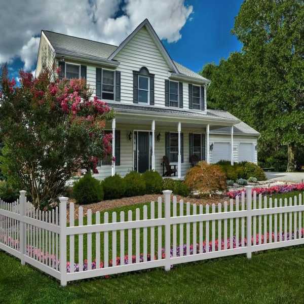 Vinyl Picket Fencing