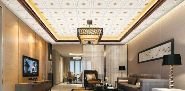 Panneaux de plafond en PVC qui ressemblent à du vrai bois, de l'étain et du p...